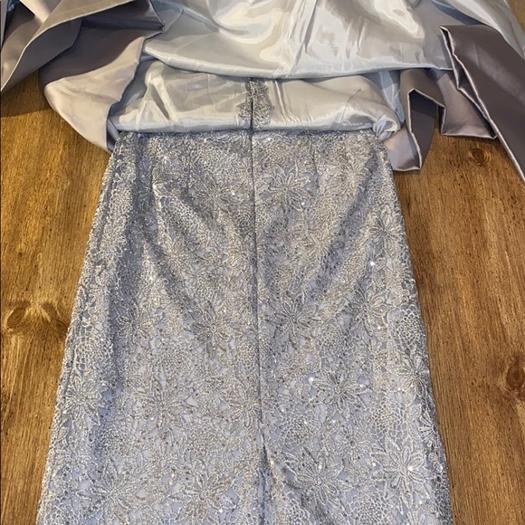 Teri Jon silver metallic lace gown - Picture 9 of 16